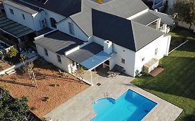 Largest One Bed Apartment & Private Pool In The Hoek